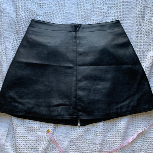 MODA size 9/10 Pleather skirt - Picture 5 of 5
